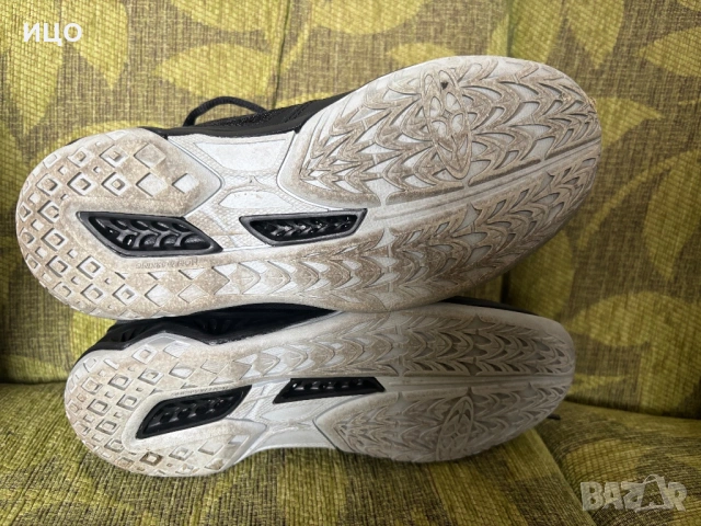 Детски маратонки за зала Mizuno , снимка 2 - Маратонки - 54264946