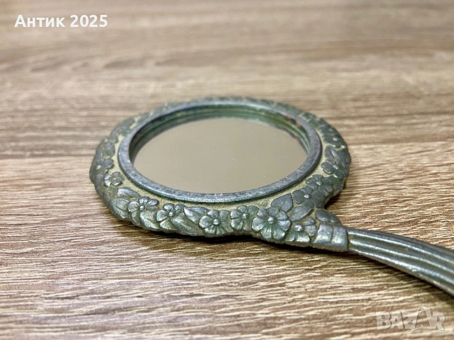 Винтидж ръчно огледало от СССР, метал, декоративен орнамент, 1960–1970-те, снимка 5 - Антикварни и старинни предмети - 53359846