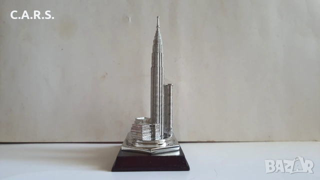 Метален Сувенир Malaysia Petronas Twin Towers, снимка 3 - Колекции - 54100864