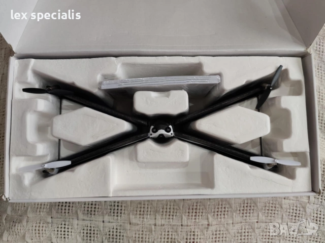 Хибриден дрон Parrot Swing с контролер Flypad като нов, снимка 3 - Дронове и аксесоари - 53221394