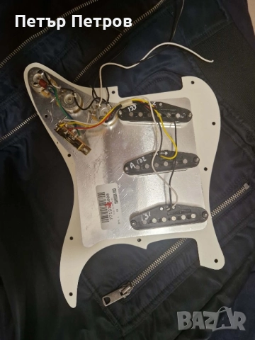 Обурудван пикгард  Fender , снимка 4 - Китари - 52770858