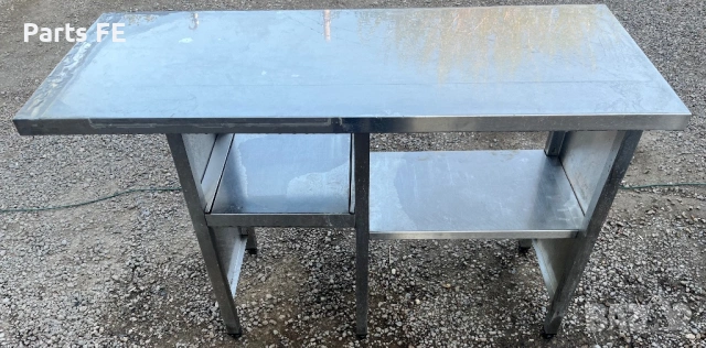 Професионална работна маса с рафтове професионално кухненско оборудване