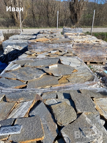 Естествен камък