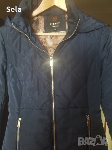 Изчистено дамско зимно яке с качулка