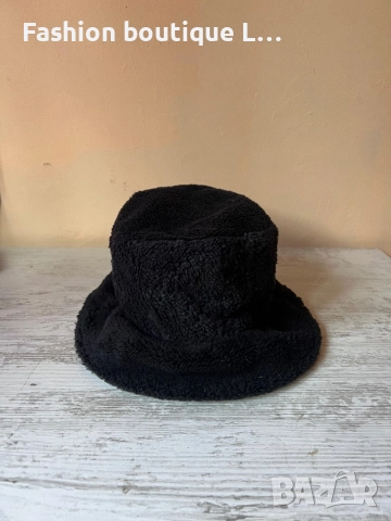 Дамска кръгла черна пухена шапка 🖤