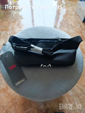 Оригинална чантичка Levi's , снимка 2 - Чанти - 50265054