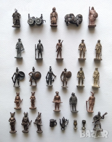 Стари метални войничета и фигурки от шоколадови яйца Киндер, Балабан, Ландрин и др., снимка 2 - Колекции - 50821230