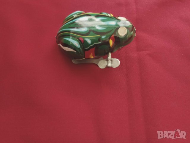 Продава  метална подскачаща ламаринена жаба