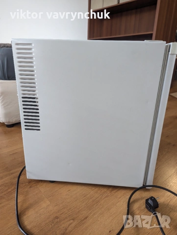 Мини хладилник Crown CR-48A (48L) – Употребяван, снимка 3 - Хладилници - 54082943