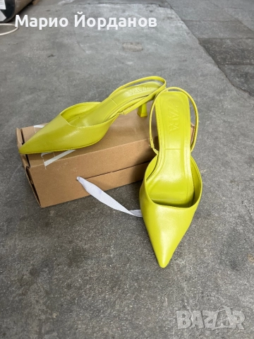 Ниски токчета с каишка ZARA