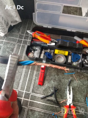 Накрайник за усукване на кабели (спайки). 