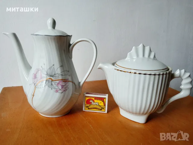 Два порцеланови чайника