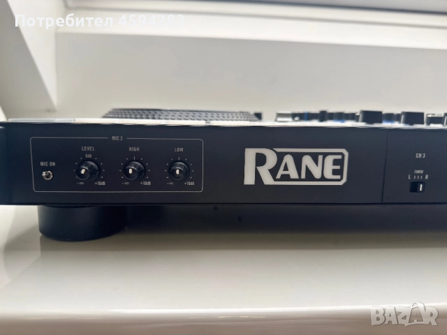 DJ миксер Rane Four, снимка 3 - Ресийвъри, усилватели, смесителни пултове - 51706614