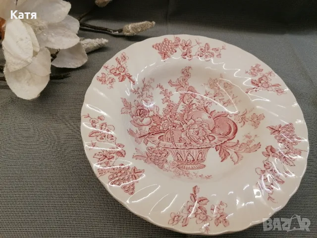  

MYOTT MEAKIN Bountiful в червено. Ретро от 70-те години на миналия век