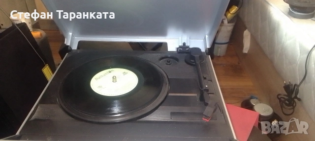 грамофон със радио тунер усилвател и вградени говорители в него и юезби, снимка 2 - Аудиосистеми - 54071319