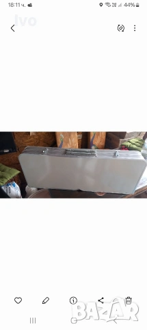 Сгаваема маса със четири столчета.