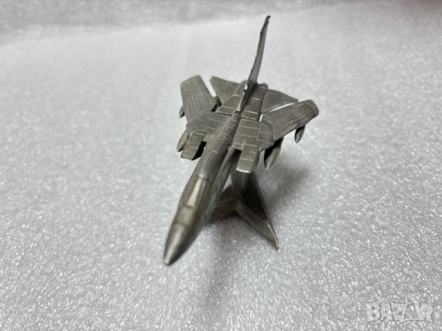 Настолен модел на самолет ROYAL HAMPSHIRE - TORNADO, снимка 3 - Колекции - 53209082