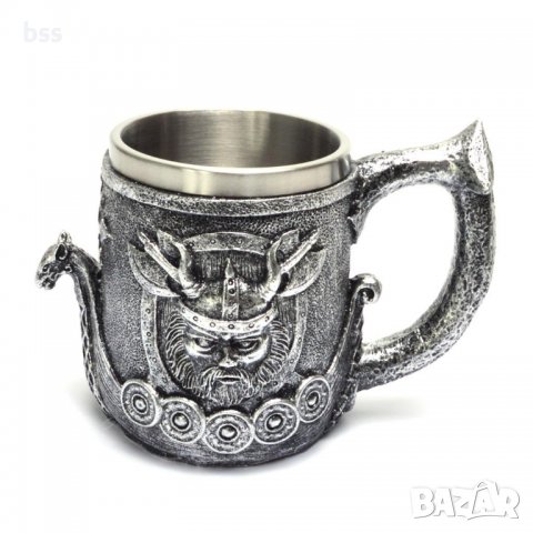 Код 95612 Стилна чаша от полирезин и метал с релефни декорации - герой с шлем и рога