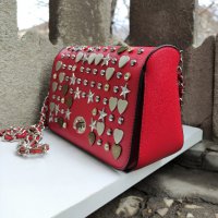 Малка червена дамска чанта, за носене през рамо. 17лв, снимка 2 - Чанти - 32193379