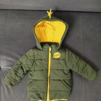 Детско зимно яке с качулка размер 6-9 месеца , снимка 1 - Детски якета и елеци - 42886834