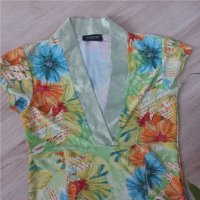 Блуза на цветя в зелено , снимка 1 - Туники - 36871517
