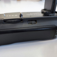Canon BG-E2N Battery Grip, снимка 5 - Батерии, зарядни - 44558535