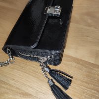 Дамска черна чанта CROPP змийски принт  цена 12 лв., снимка 3 - Чанти - 42697716