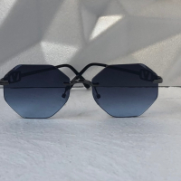 Valentino дамски слънчеви очила Осмоъгълник с верижка синджир, снимка 9 - Слънчеви и диоптрични очила - 41627456