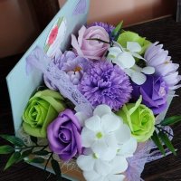 ☘️💜Ново💜☘️Кутия книга със сапунени цветя в лилаво,зелено и бяло, снимка 3 - Подаръци за жени - 42846164