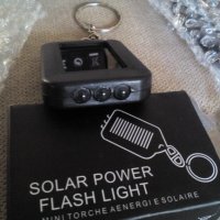 Качествен черен соларен ключодържател с 3 светодиода светещи в бяло сертификат СЕ + подарък, снимка 2 - Аксесоари и консумативи - 29580475