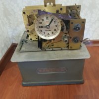 Стара машина за  присъствие на работа във фабрика с часовник Benzing, снимка 2 - Антикварни и старинни предмети - 37091040