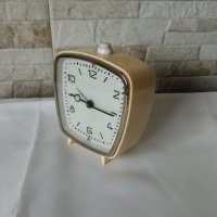 Стар часовник / будилник -Victoria 4 Rubine -Made in Romania - 1970г., снимка 4 - Антикварни и старинни предмети - 34454229