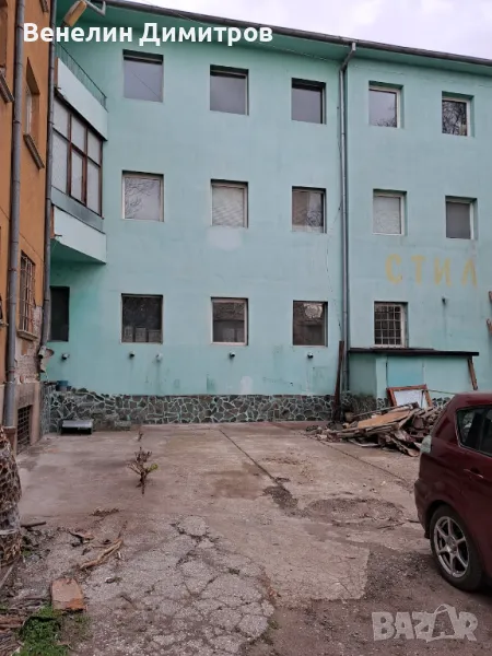 Сграда със земя, снимка 1