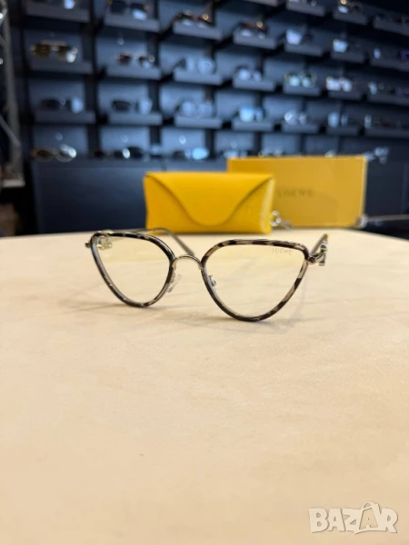 очила с черен обикновен калъф и ув защита loewe miu miu prada , снимка 1