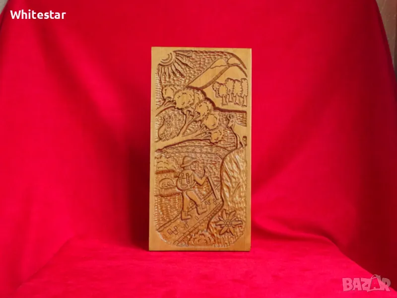 Дърворезбовано пано "Турист", снимка 1