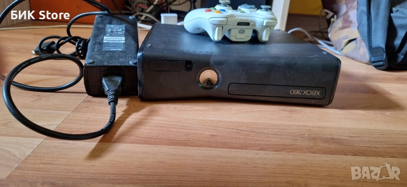 Xbox 360 slim с джойстик, снимка 1