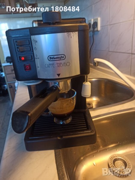 Кафе машина Делонги Тревизо с ръкохватка с крема диск, работи отлично и прави хубаво кафе с каймак , снимка 1