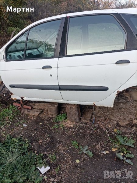 Врати необорудвани за Рено Меган Сценик, снимка 1