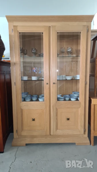 шкаф витрина сосветлениевнос от Европа, снимка 1