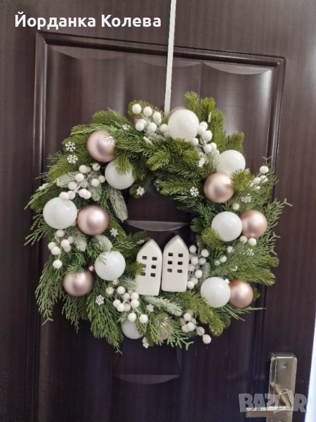Коледен венец с бели къщички, снимка 1