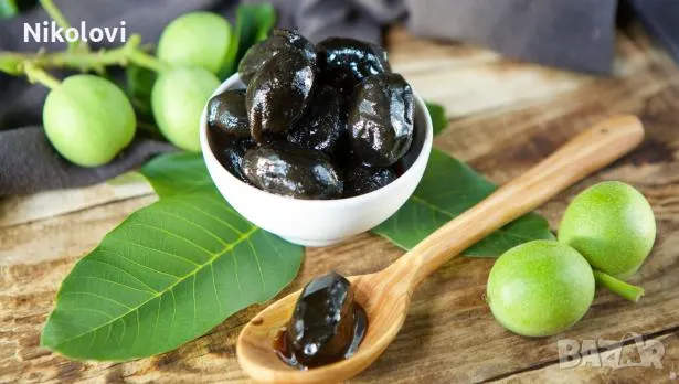 Сладко от зелени орехчета 