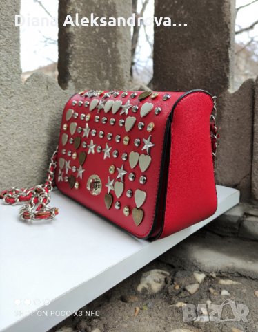 Малка червена дамска чанта, за носене през рамо. 17лв, снимка 2 - Чанти - 32193379