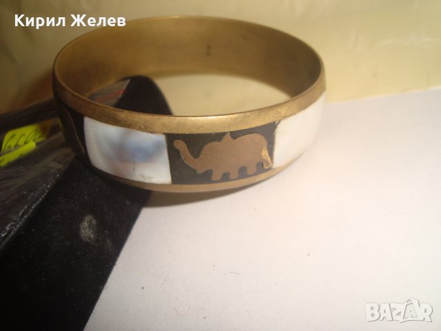 СТАРА ТИБЕТСКА БРОНЗОВА ГРИВНА с РОГ и СЕДЕФ и СЛОНЧЕ - МЕСИНГ 6688, снимка 2 - Гривни - 30757238