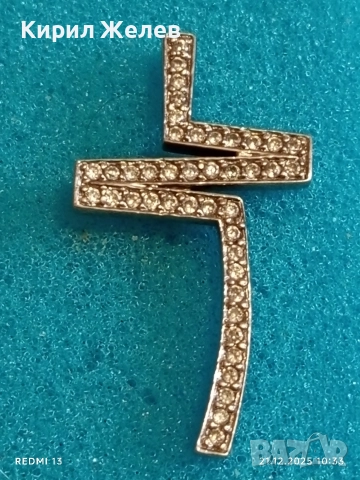 Уникален стилизиран кръст с инкрустирани цирконий подходящ аксесоар за специални поводи 30679, снимка 4 - Колиета, медальони, синджири - 52863719