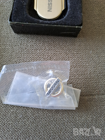 Ключодържател и бутон за ревер марка Nissan, снимка 3 - Други - 44924159