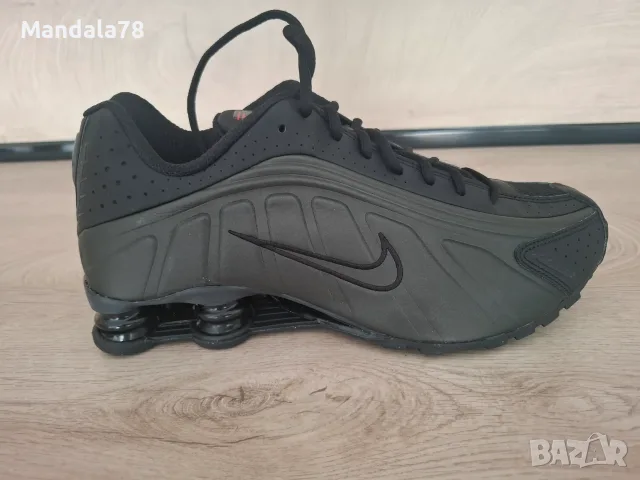 Продавам нови оригинални мъжки маратонки Nike Shox R4.