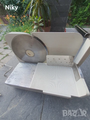 Колбасорезачка Girmi 