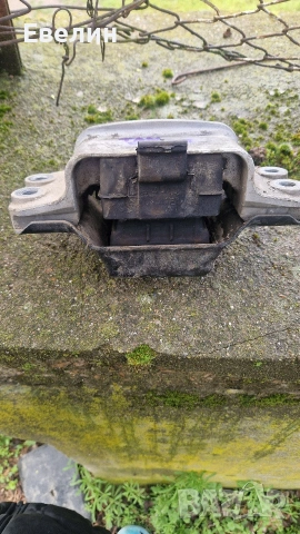 тампон  на двигателя/скоростна кутия VW Touran 2006, снимка 2 - Части - 54095334