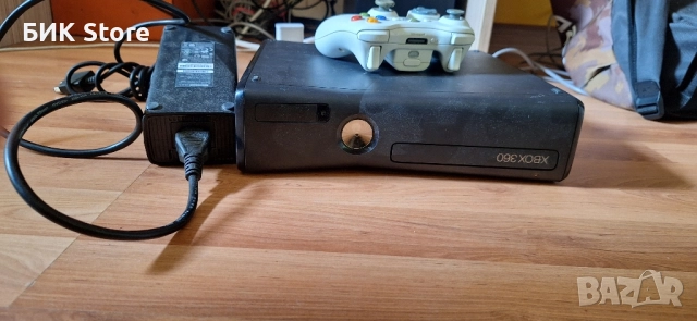 Xbox 360 slim с джойстик, снимка 1