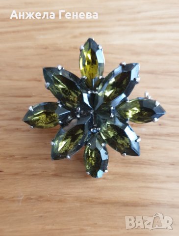 Ретро арт брошка с фасетирани камъни